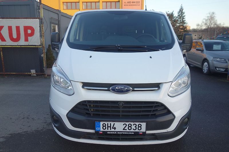 Ford Tourneo Custom 2,2TDCi 8 MÍST TOURNEO - fotka 4 z 33