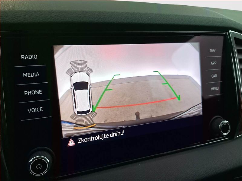Škoda Karoq (2019) Style 1.5 TSI - fotka 16 z 25