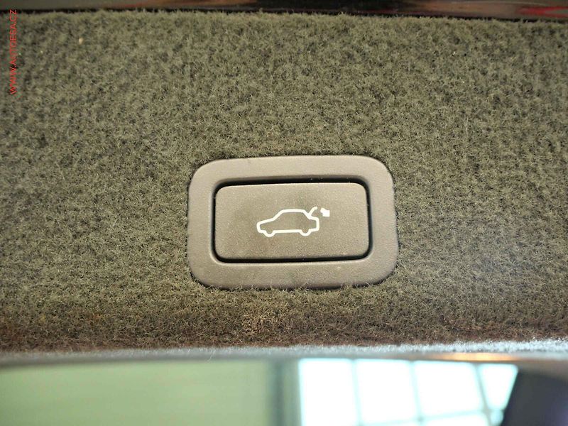 Volvo XC60 (2011) 2.4d 4x4, 2.maj, Xenon, kůže - fotka 8 z 21