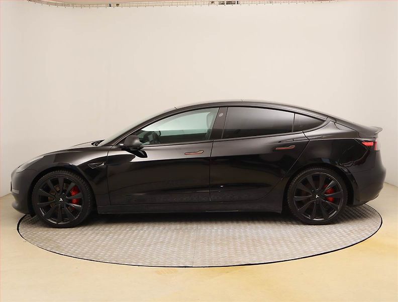 Tesla Model 3 (2019) Performance 78kWh, SoH 80% - fotka 3 z 18