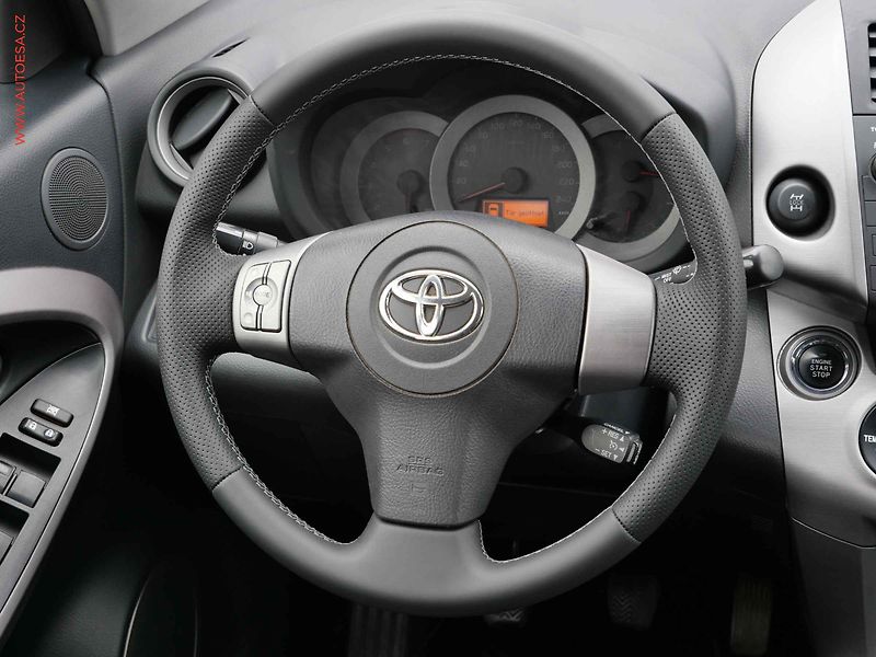 Toyota RAV4 (2008) 2.2 D-CAT 4x4, STK8/28 - fotka 14 z 17