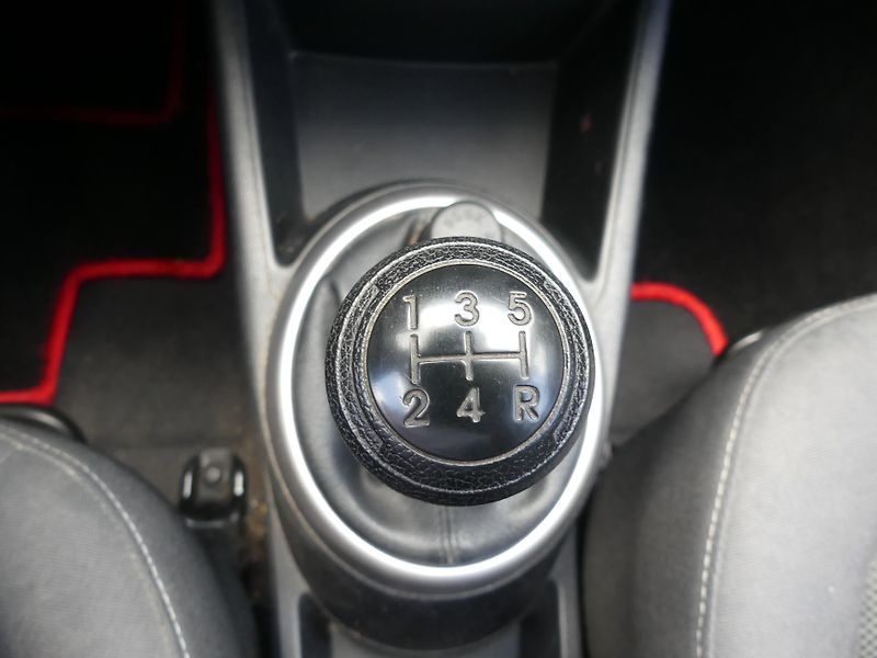 Hyundai i20 (2009) 1,2 i - fotka 16 z 18