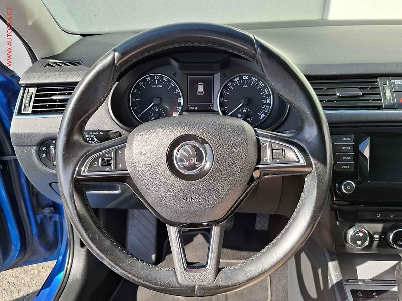 Škoda Octavia (2014) 1.6 TDI, Navi, panorama - fotka 11 z 21