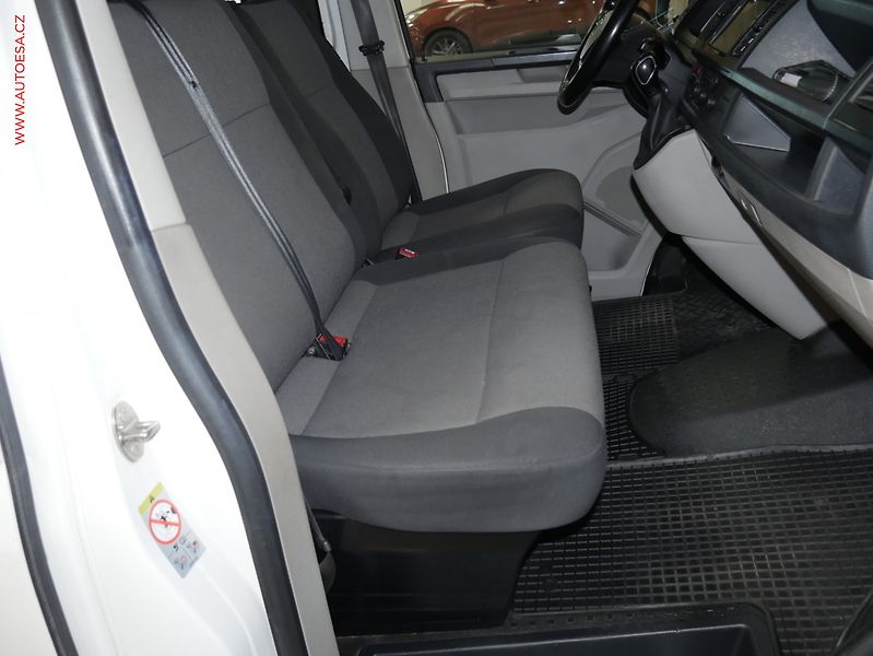 Volkswagen Transporter (2018) 2.0TDi L2 9míst, 1.maj,ČR - fotka 10 z 19