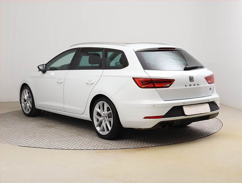 Seat Leon (2018) Sport 1.8 TSI, Kůže, Navi - fotka 4 z 24