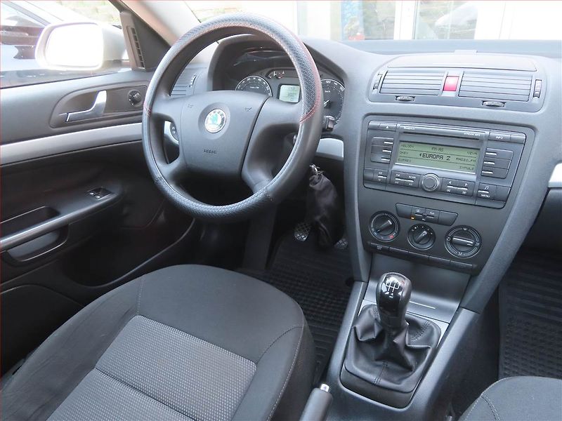 Škoda Octavia (2007) 1.6 - fotka 7 z 17