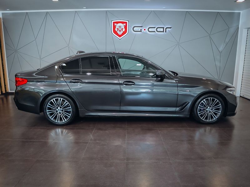 BMW Řada 5 530d xDrive M-paket 195 kW - fotka 4 z 28