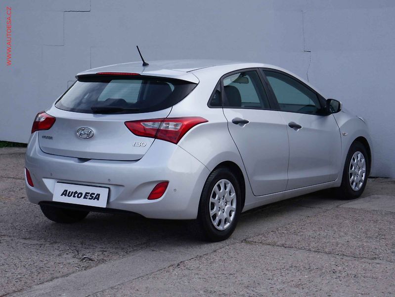 Hyundai i30 (2013) 1.4CVVT, AC, park.čidla - fotka 6 z 14