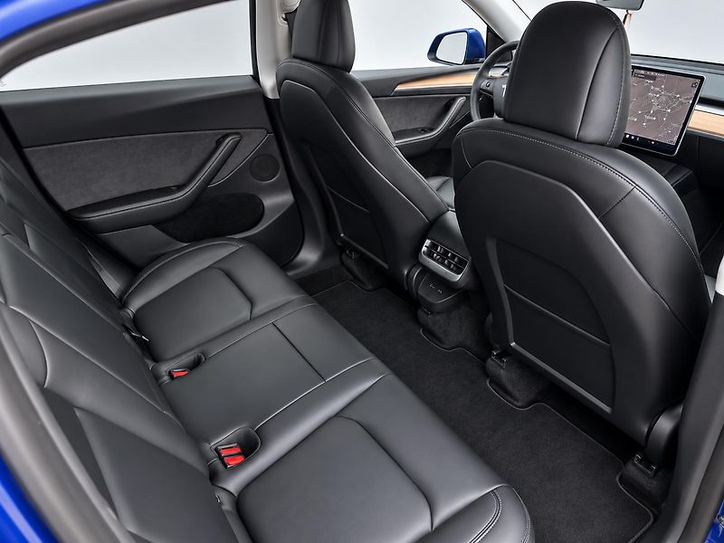Tesla Model Y (2022) Long Dual Motor AWD-FSD-2022 - fotka 16 z 21