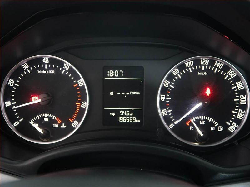 Škoda Octavia (2012) Ambition 1.4 TSI, Tempomat - fotka 11 z 13