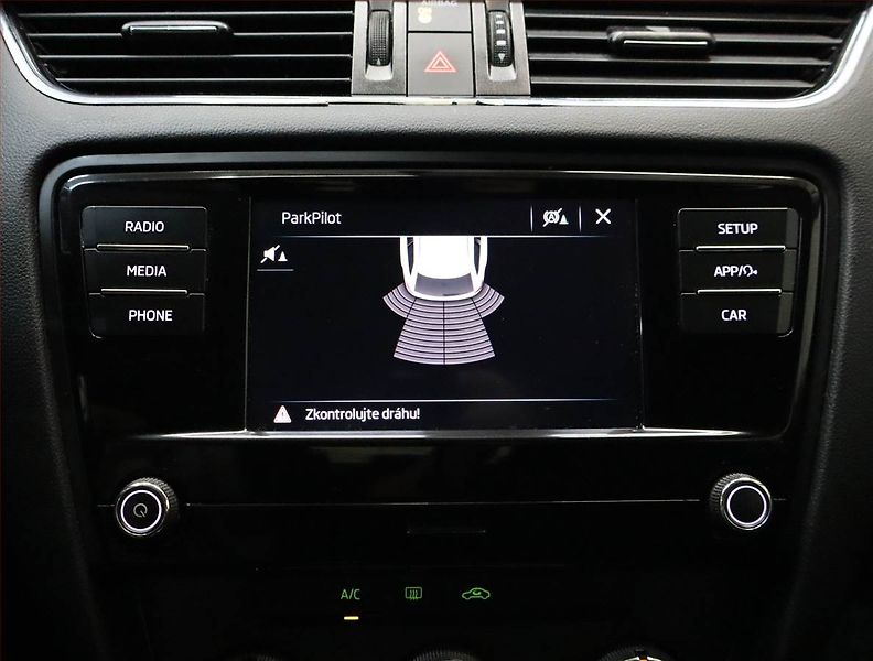 Škoda Octavia (2019) Ambition 2.0 TDI, Tempomat - fotka 12 z 18