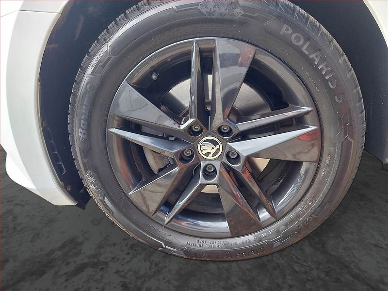 Škoda Superb (2015) 1.6 TDI, Kůže, Bi-Xenony - fotka 15 z 23
