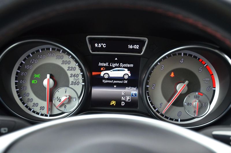 Mercedes-Benz GLA (2016) 220d 130kW 4Matic AMG LINE /ČR - fotka 28 z 38
