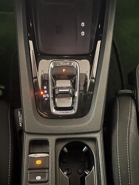 Škoda Octavia 2.0TDI DSG Style 4x4, ČR - fotka 23 z 33