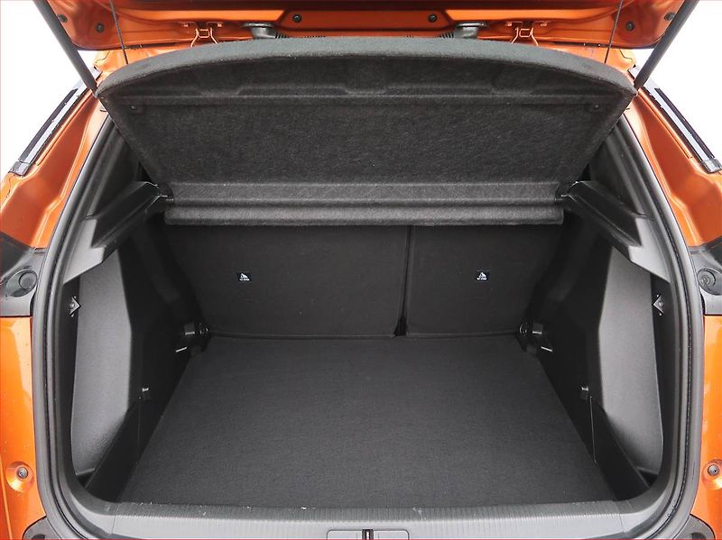 Peugeot 2008 (2021) 1.2 PureTech, ČR,1.maj - fotka 13 z 17