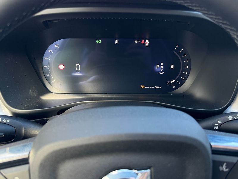 Volvo XC40 PLUS B3, ACC ,BLIS ,FULL LED - fotka 15 z 22