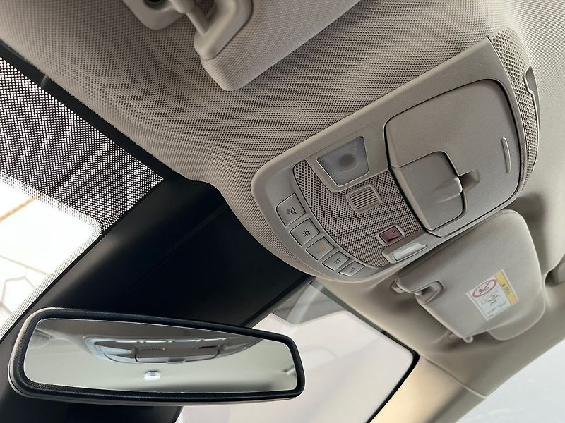 Ford S-MAX 2.0 EB Titanium LED manuál - fotka 26 z 58
