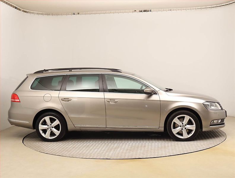 Volkswagen Passat (2012) 2.0 TDI, 4X4, Automat - fotka 6 z 23