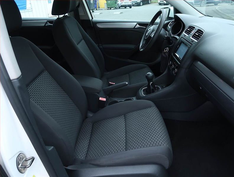 Volkswagen Golf (2012) 1.6 TDI, Serv.kniha - fotka 9 z 15