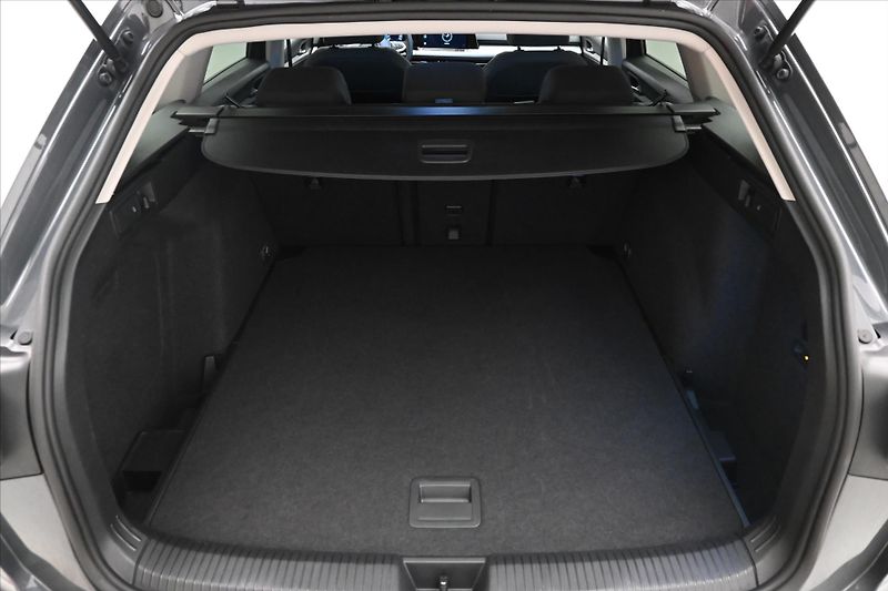 Volkswagen Golf 2,0 TDI 110 kW Life Záruka až - fotka 10 z 30