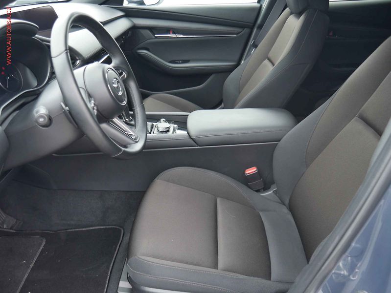 Mazda 3 (2020) 2.0i, 1.maj,ČR, AT, navi - fotka 9 z 21