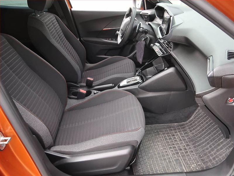 Peugeot 2008 (2023) 1.2 PureTech, Automat - fotka 9 z 18