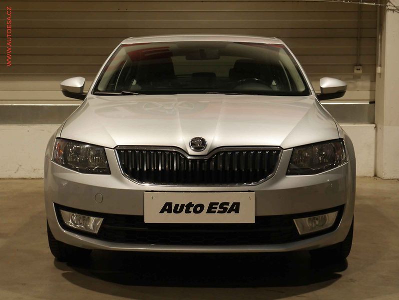 Škoda Octavia (2016) 1.6 TDI, 2.maj,ČR, AC - fotka 2 z 17