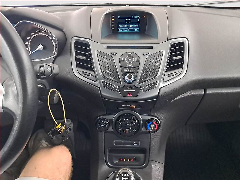 Ford Fiesta (2015) 1.0 i, Park. senzory - fotka 12 z 17