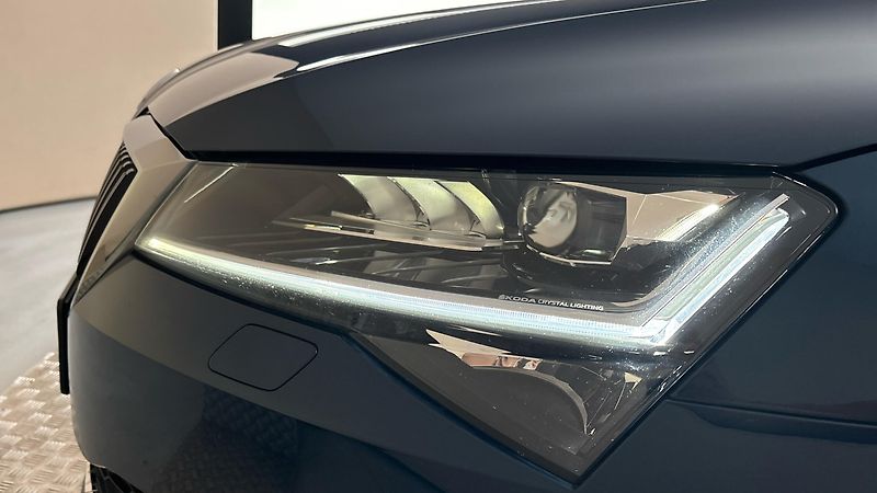 Škoda Superb 2.0 TDI DSG 4x4 Style Combi - fotka 18 z 27