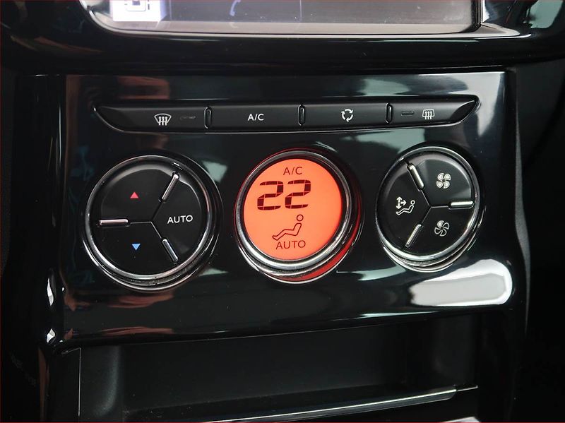 Citroën C3 (2016) Exclusive 1.2 VTi, Tempomat - fotka 13 z 18