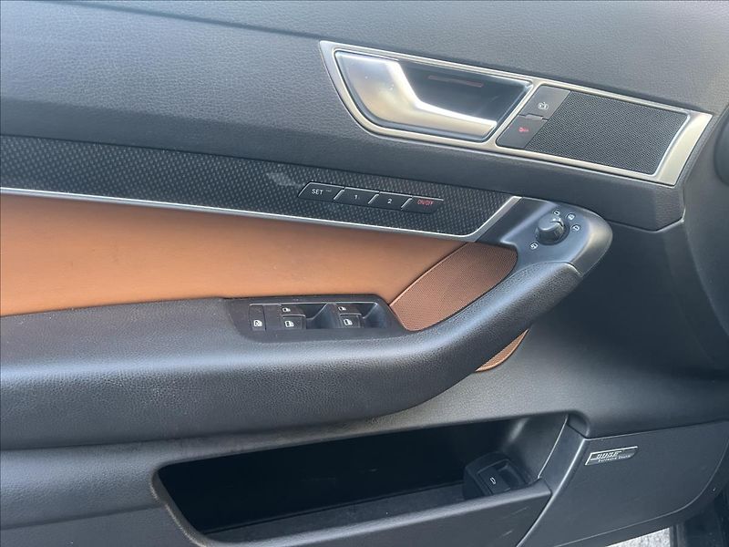 Audi S6 5,2 fsi V10 exclusive - fotka 10 z 26