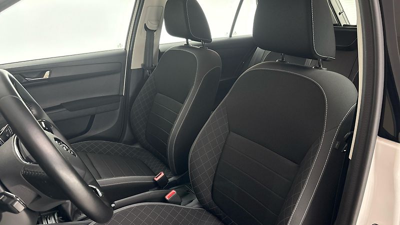 Škoda Fabia 1.0 TSI Ambition Combi - fotka 15 z 23