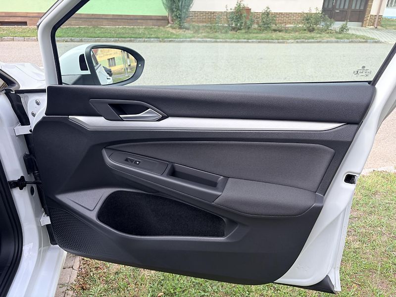Volkswagen Golf Variant 2.0TDI DSG 110KW LED  - fotka 46 z 48