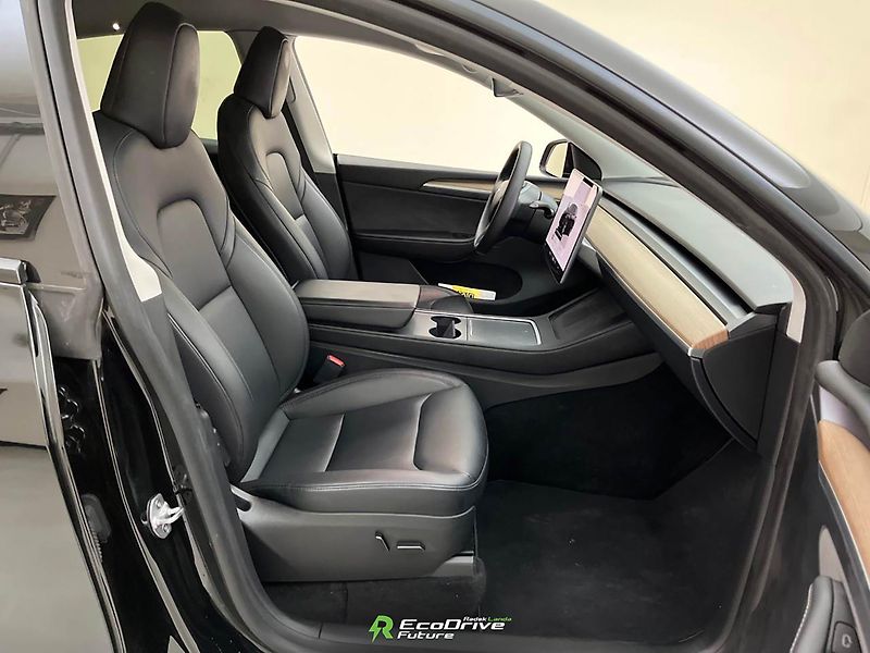Tesla Model Y (2023) Berlín – 79 kWh – 35 883 km - fotka 8 z 12