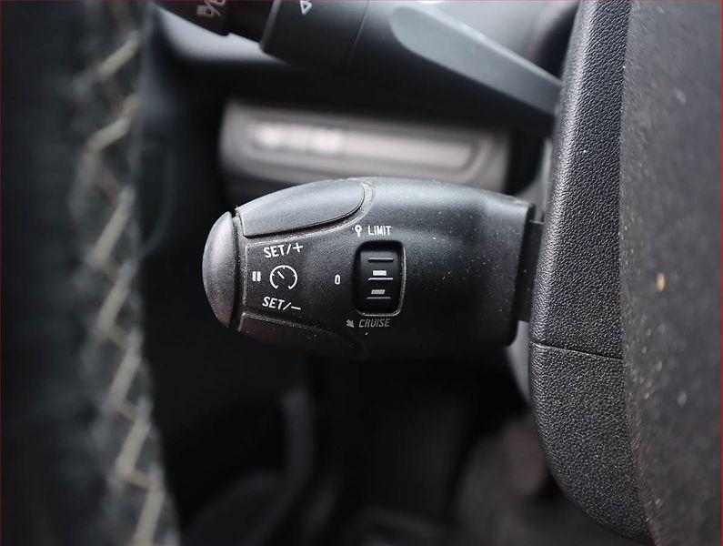 Peugeot 2008 (2019) 1.2 PureTech, Serv.kniha, Navi - fotka 18 z 20