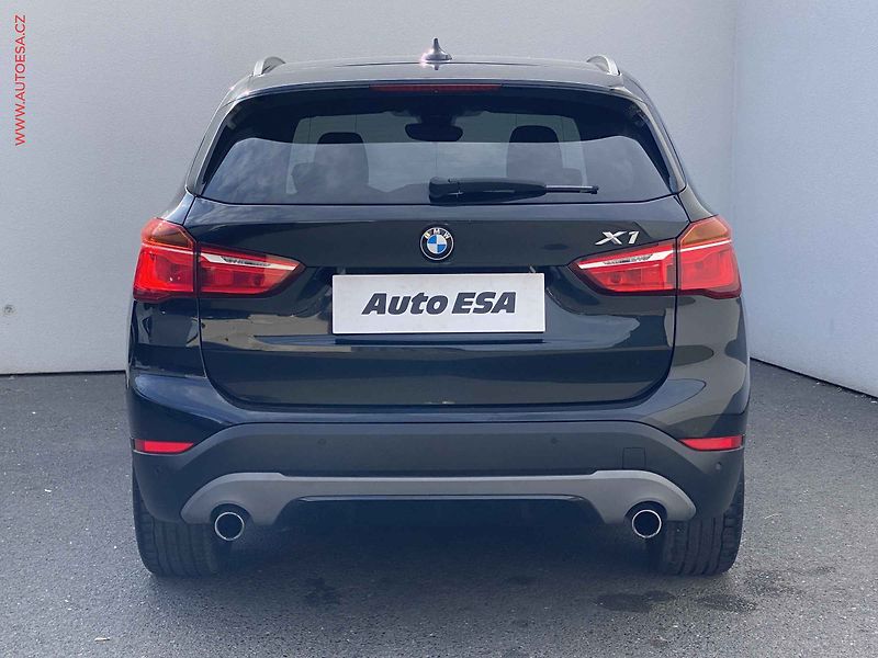 BMW X1 (2017) 2.0d xDrive20d, Sport Line - fotka 5 z 18