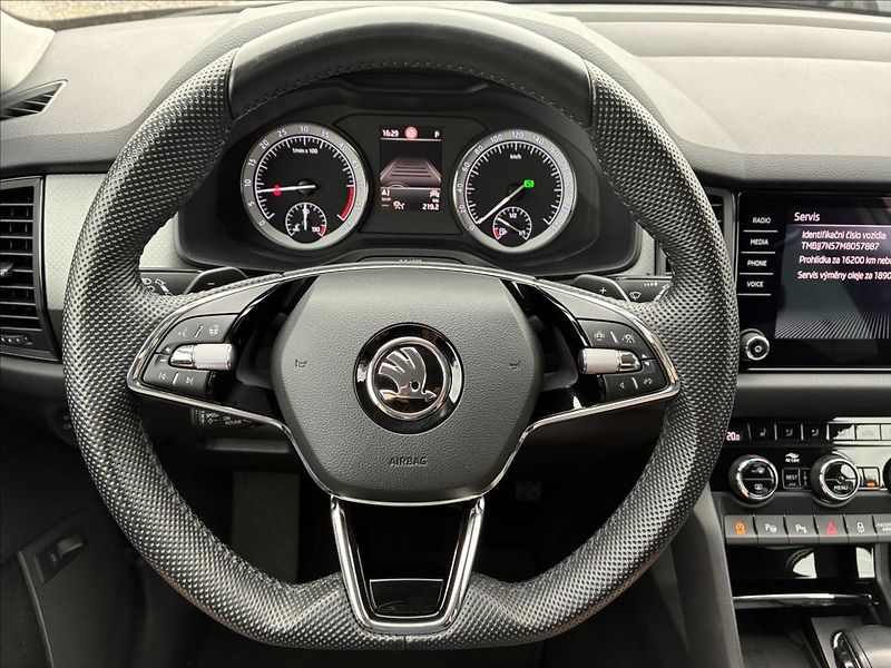 Škoda Kodiaq 2,0 TDI TAŽNÉ KEYLESS KAMERA - fotka 32 z 36