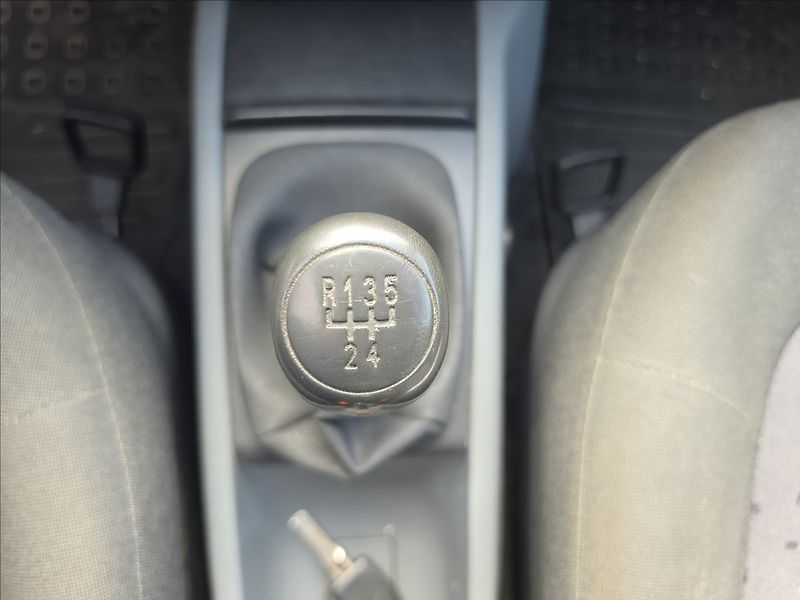 Škoda Fabia 1,2 HTp Clasic SERVISOVÁNO - fotka 18 z 37