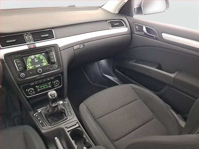 Škoda Superb (2014) 2.0 TDI, Navi, Tempomat - fotka 8 z 20