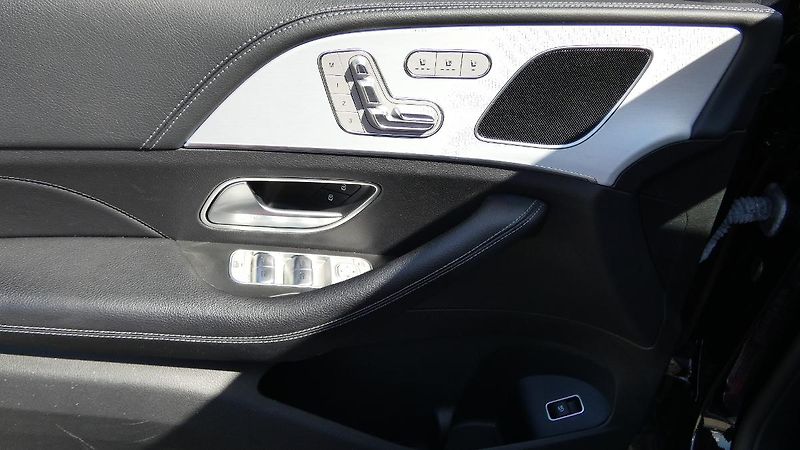 Mercedes-Benz GLE 300d 4Matic - fotka 9 z 26