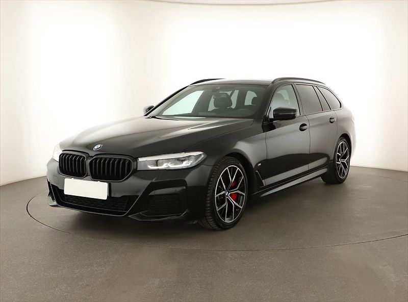 BMW Řada 5 (2021) 540i xDrive - fotka 2 z 20