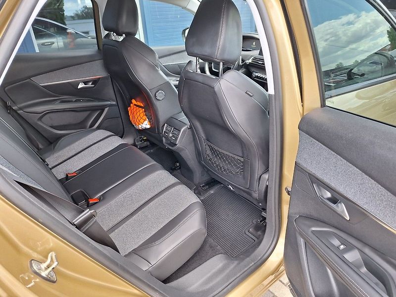 Peugeot 3008 (2017) ALLURE 1,6 BHDi 120k EAT6 - fotka 17 z 18
