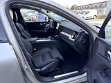 Volvo XC60 B5 AWD PLUS DARK // REZERVACE  - náhled 14