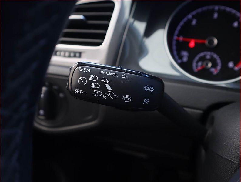 Volkswagen Golf (2018) 1.6 TDI, Tempomat - fotka 16 z 19