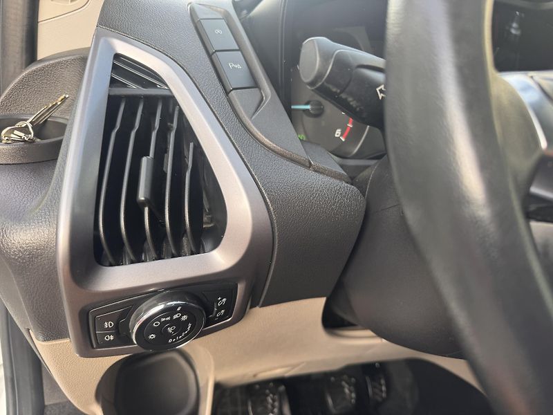 Ford Tourneo Custom 2.2TDCI 92KW L2 9.MÍST - fotka 15 z 32