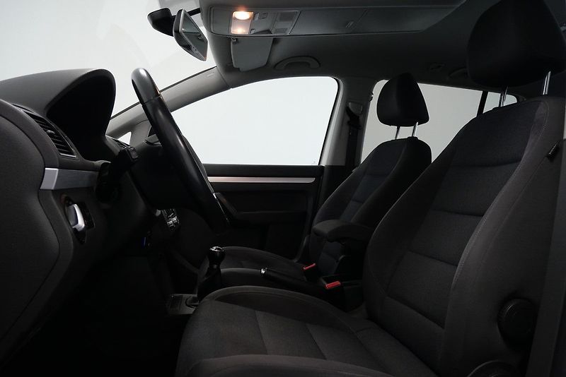 Volkswagen Touran - fotka 16 z 26