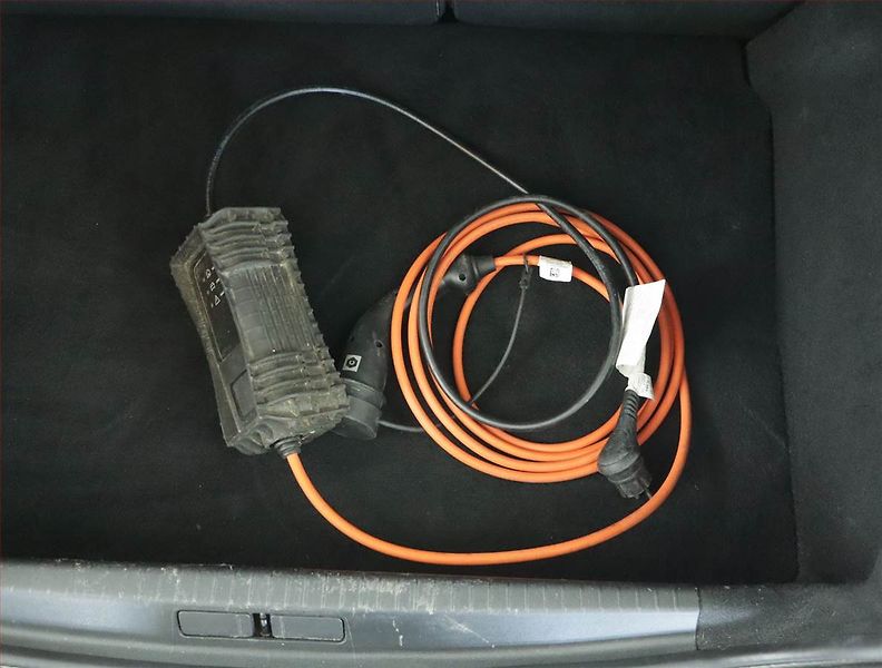 Peugeot 208 (2021) e-GT 50 kWh, SoH 86%, Automat - fotka 19 z 19