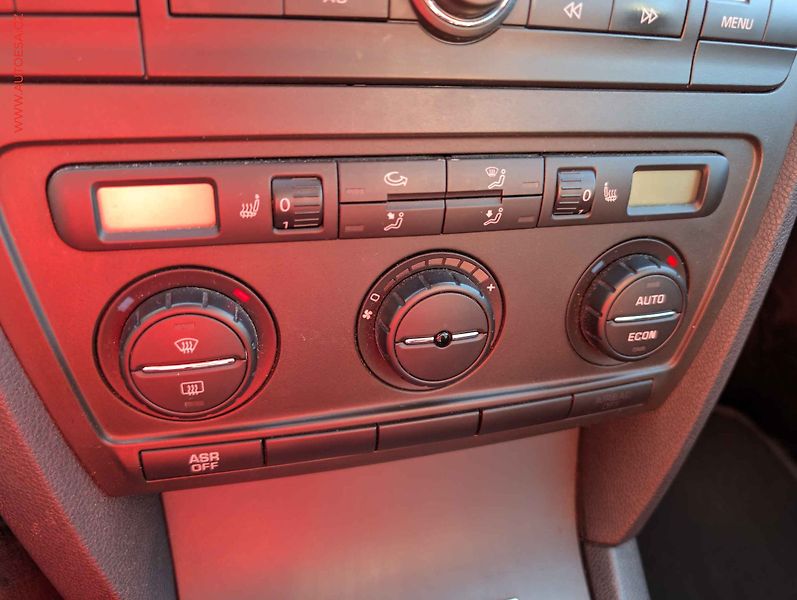 Škoda Octavia (2008) 2.0 TDi, ČR, Elegance, TZ - fotka 12 z 16