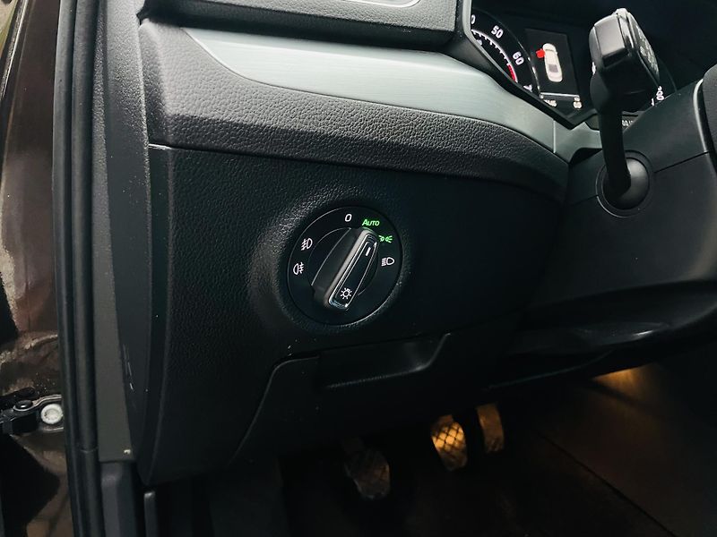 Škoda Superb 1.4TSI 1.MAJITEL KAMERA VÝHŘEV - fotka 35 z 48