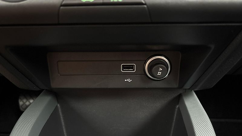 Škoda Fabia 1.0 TSI Active - fotka 12 z 23